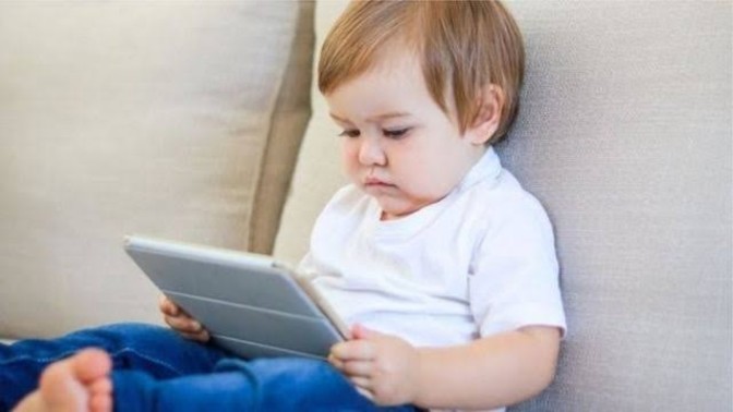 Çocukları kaç yaşına kadar ekrandan uzak tutmalıyız?