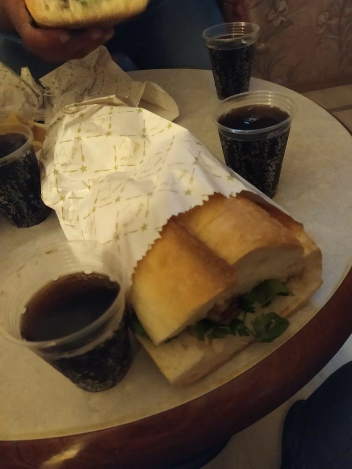 Ekmek arasına koyulan her şeyin çok lezzetli olması şaka mı?