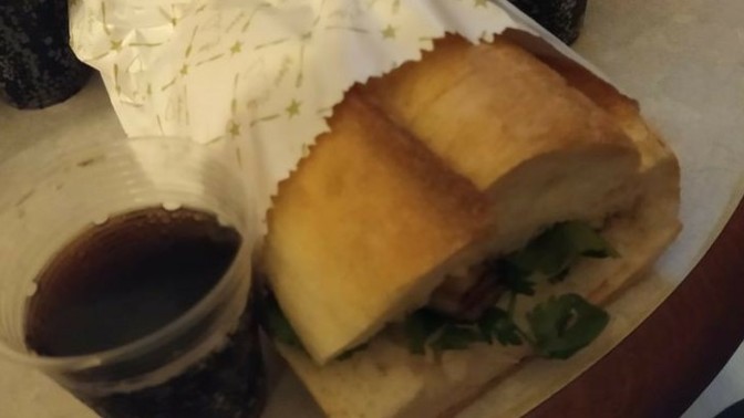 Ekmek arasına koyulan her şeyin çok lezzetli olması şaka mı?