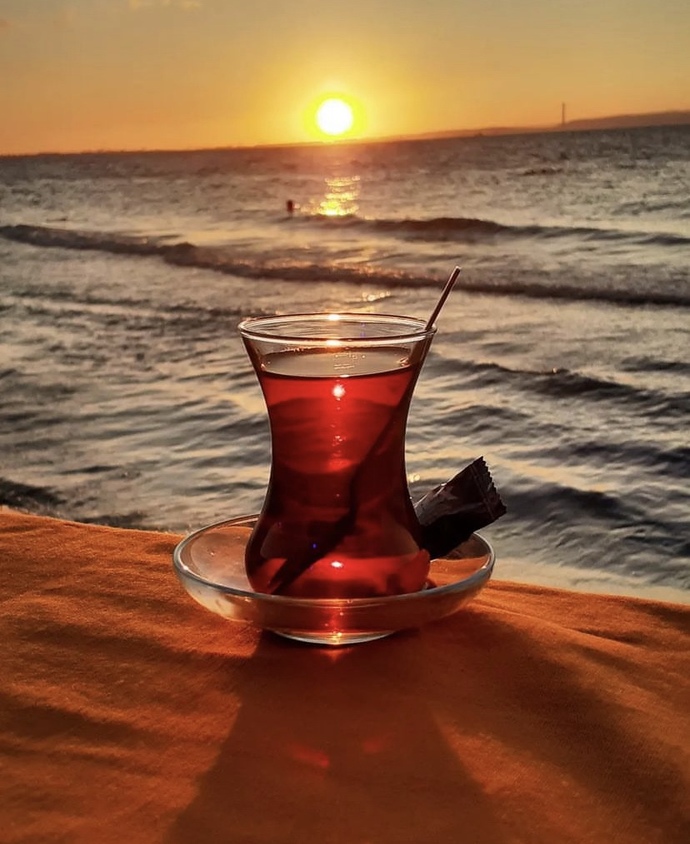 Günaydınnn..☀️  Güne çay ile mi başlayansın yoksa kahve ile mi ?