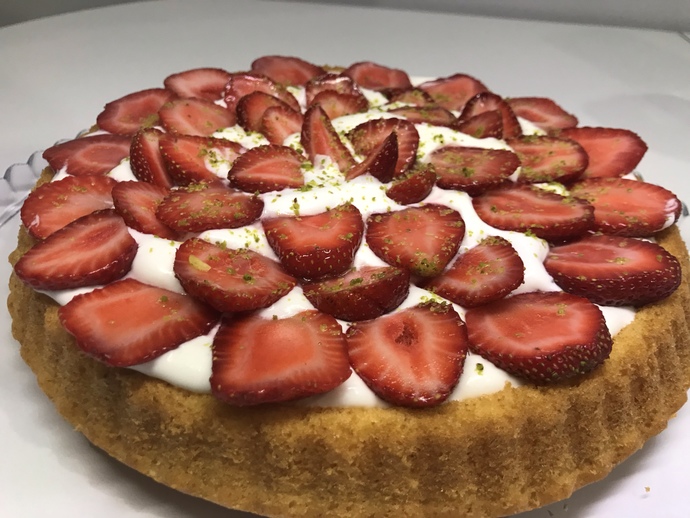 Çilekli tart kek yaptım! Kekin yanına kahve mi yakışır, çay mı?