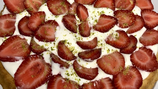 Çilekli tart kek yaptım! Kekin yanına kahve mi yakışır, çay mı?