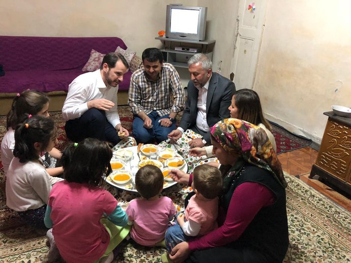 Alt gelir grubu neye göre oy veriyor sizce?