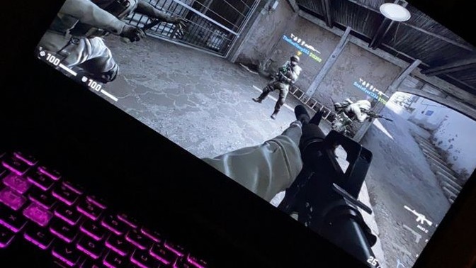 Online savaş oyunu oynarken dost edindiğiniz de oluyor mu?