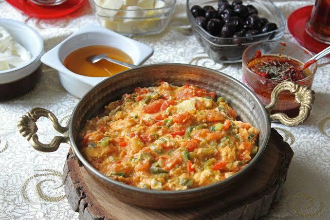 Menemen soğanlı mı olur yoksa soğansız mı?