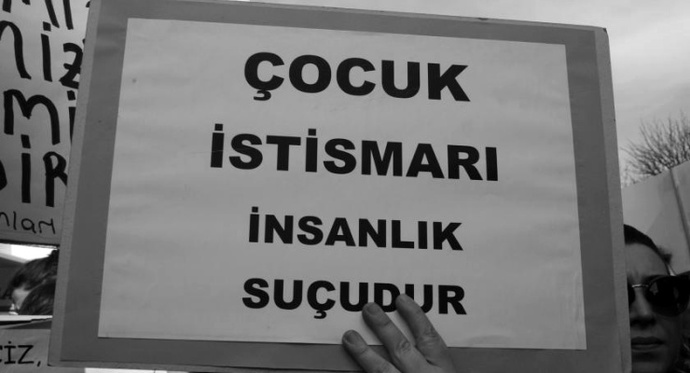 Cinsel saldırıya uğrayan iki yaşındaki çocuk hayatını kaybetti. Sizce insanlar ne zaman düzelecek?