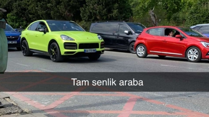 Arabalar neon renklerde satışa sunuluyor mu yoksa özel bir yerde boyatılıyor mu?