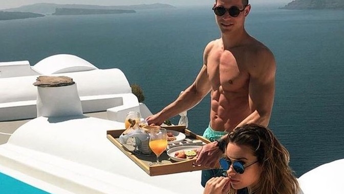 Eşiniz ile balayı tatiline çıktığınızda, eşiniz size bir kraliçenin hizmetkarı gibi baksa ona daha çok mu aşık olursunuz?