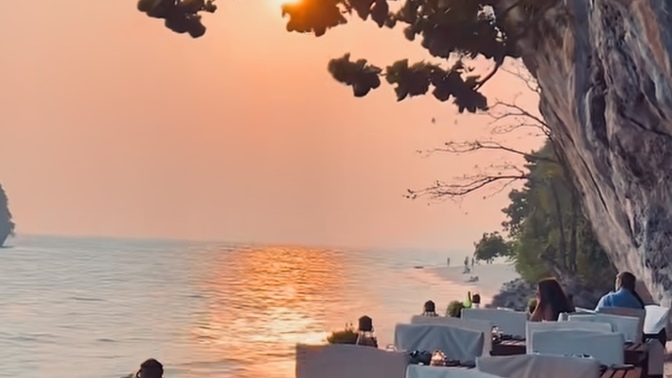 Bu sahil kıyısında, kiminle, ne içmek istersin?