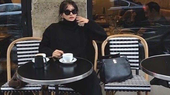 Sessizliği ile dikkat çekmeye korkan biri misin sosyal ortamlarda bu sebeple özellikle hiperaktif vibe mı görünürsün?