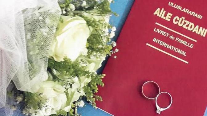 Ailenizden gizli nikah masasına oturur musunuz?