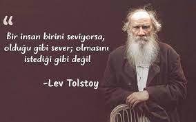 Sence insanı kusursuz mükemmel duruşu mu yoksa doğal ve içten duruşu mu tatlı ve sevilesi yapıyor?