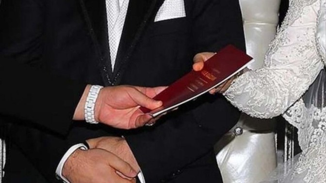 Bir kadınla güzelliği için evlenmek doğruysa bir erkekle de parası için evlenmek doğrudur katılıyor musunuz?