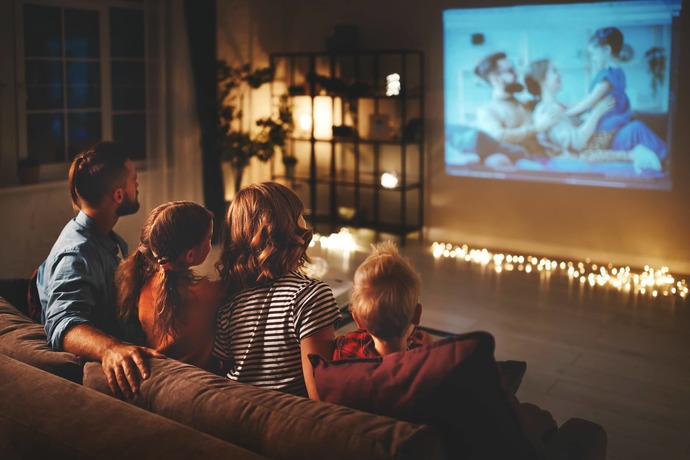Sinemada mı film izlemek daha keyifli yoksa evde mi?