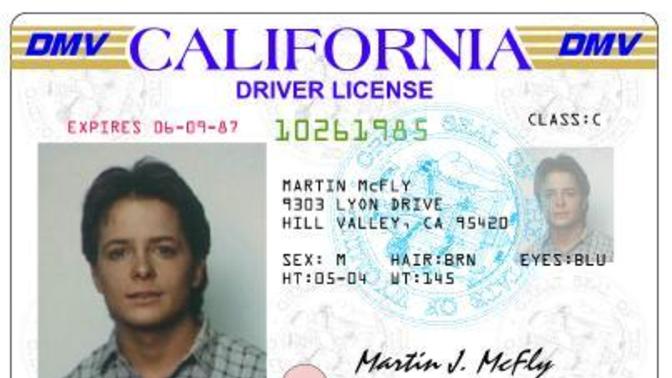 Ben Marty McFlay California Sürücü kursundan ehliyeti mi aldım. Tebrik etmek yok mu?