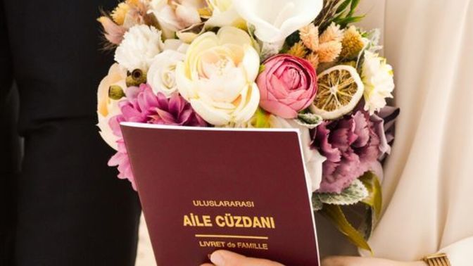 Ailenin izin vermediği kişi ile nikah masasına oturur musun?