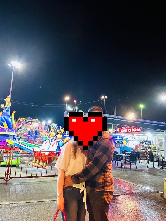 Dün arkadaşımla bu fotoğrafı paylaştık, herkes sevgili sandı. Fazla samimi bir poz mu?