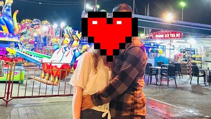 Dün arkadaşımla bu fotoğrafı paylaştık, herkes sevgili sandı. Fazla samimi bir poz mu?