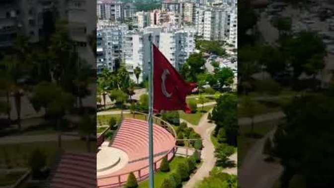 Bayrağımızın dalgalanmasını izlemek size de huzur veriyor mu?