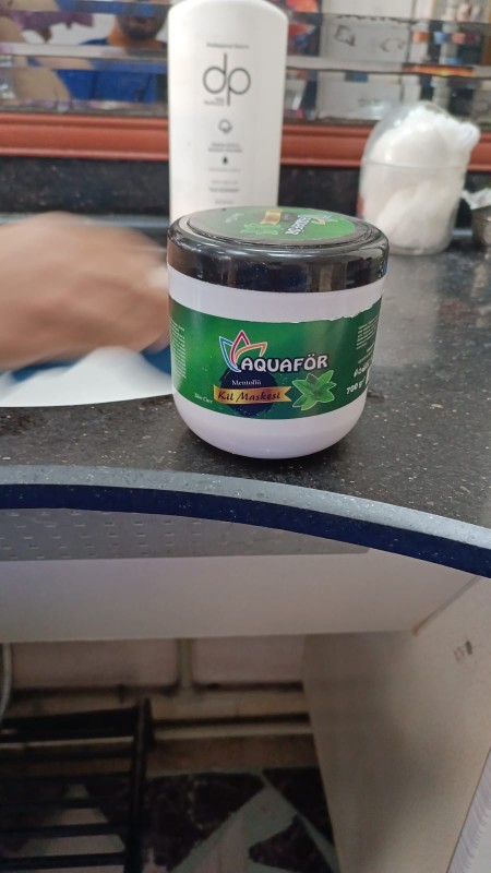 Yüzümde çok yağlı olduğundan dolayı sivilceler çıkıyor berberim bana bu maskeyi önerdi sizler bu maskeyi öneriyor musunuz?