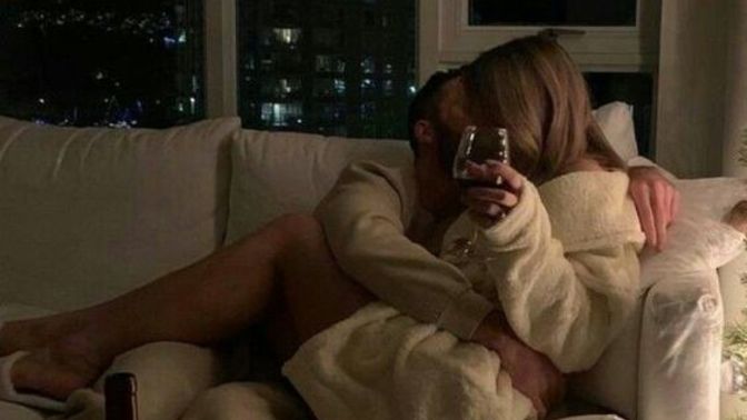 Giysileri çıkarmadan sevişmek üşengeçlik mi?
