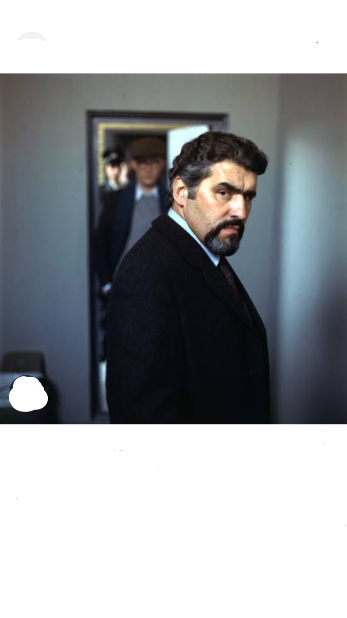 Fotolarda ki adamlardan en yakışıklısı sizce hangisi?