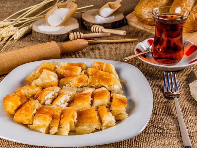 Böreğin yanına çay mı yoksa ayran mı yakışıyor?