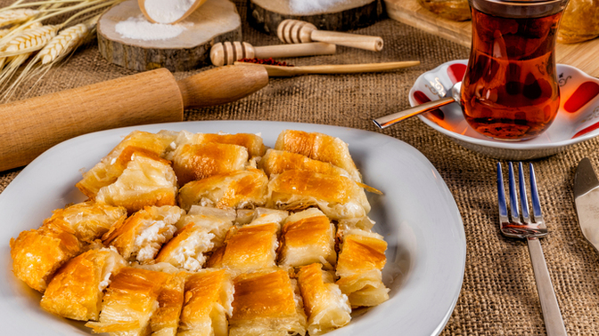 Böreğin yanına çay mı yoksa ayran mı yakışıyor?