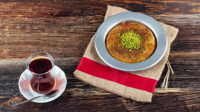 Yemeğin jübilesi çay mı olmalıdır, yoksa tatlı mı?