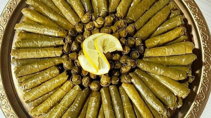 Sadece beş dakikada en fazla kaç tane yaprak sarması yapabilirsin?