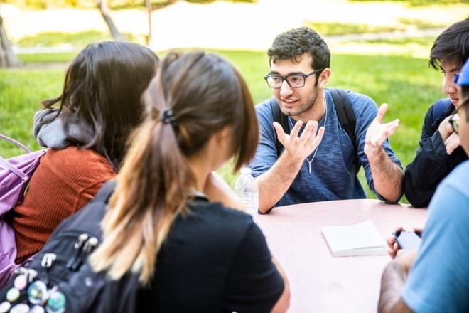 Biz kadınlar mesleği olmayan erkeklerle evlenmek istemiyoruz , erkekler de aynısını düşünüyor mudur?