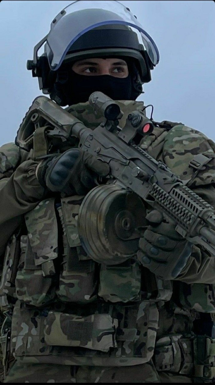 Asker, polis, jandarma vb. neden bu kadar çekici geliyor?