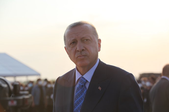 Oylar kime. Kazanan belli ztn. Adam alacak gibi siz kime oy vereceksiniz?