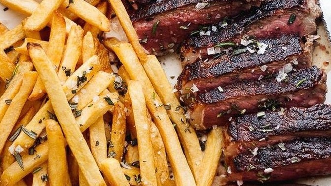 Izgara etin yanına patates kızartması yakışır mı?