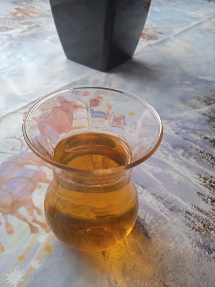 Enerji içeceginin rengini merak ettim sizcede idrara benzemiyor mu?