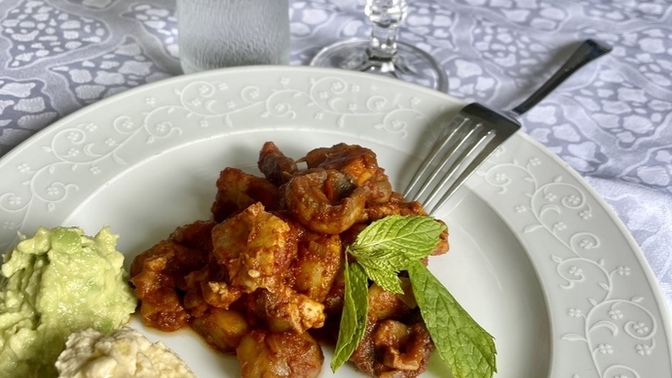 En iyi ve lezzetli yaptığım yemeklerden biri olan mantarlı tavuk sote yaptım, sever misin ve yanında ne içmeyi tercih edersin?