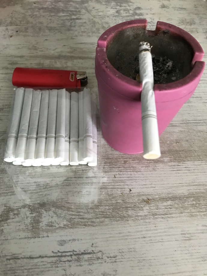 Günde bir buçuk paket tütün içiyorum yüz kere bırakmayı denedim olmuyor bırakan var mı nası bırakabilirim?