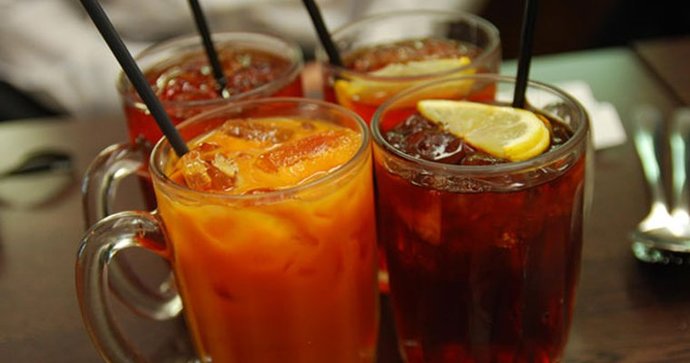 Kola mı tercih edersiniz soğuk çay mı?