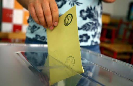 Flörtüme Kemal Kılıçdaroğluna bile iki kere bastım sana bir kere basamadım dedim diye engelledi sizce hangimiz haklı😒 ?