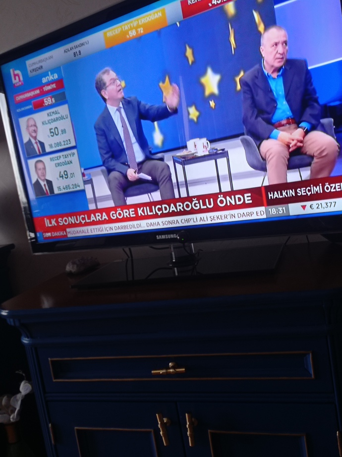 Kim önde şimdi herkes Erdoğan diyor ama bu nedir şimdi kafam karıştı?