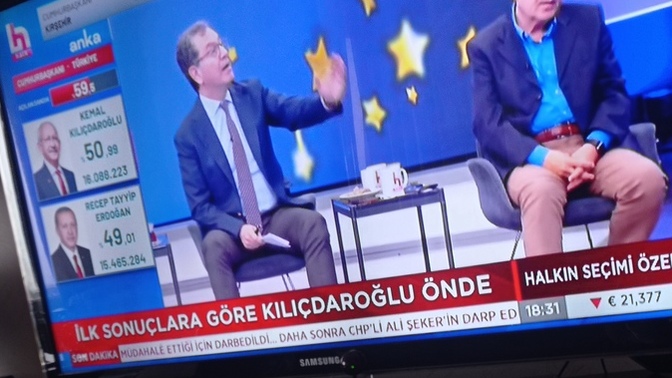 Kim önde şimdi herkes Erdoğan diyor ama bu nedir şimdi kafam karıştı?