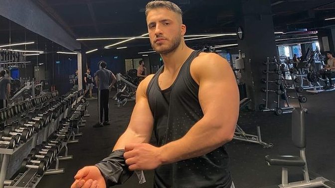 Bi arkadaşımı fena halde kandıyorlar lütfen yardımcı  olur musunuz?