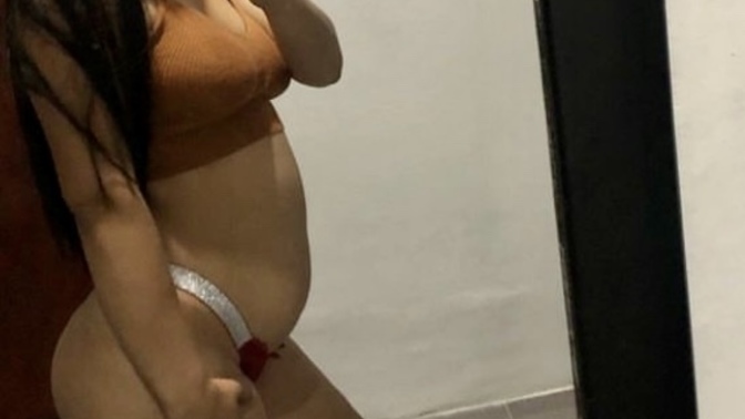 Bu bazı kızlar neden noktalı virgül gibi durup poz veriyor?