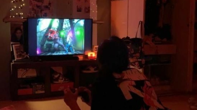 Oyun oynamak için loş ışıklı bir oda mı tercih edersiniz yoksa normal ışık olan bir oda mı?