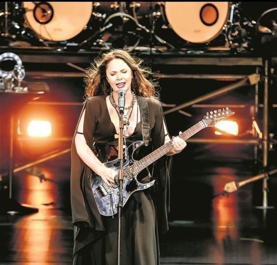 Şu an olsa, hangi şarkıcının konserine gitmek isterdiniz?