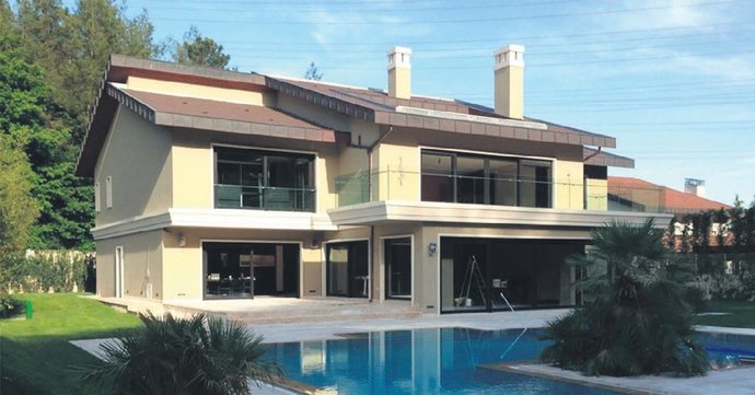 Ajda Pekkan, 6+2 odalı, havuzlu ve bahçeli villasını 144 milyon liraya satıyormuş. Bir ev bu kadar eder mi?