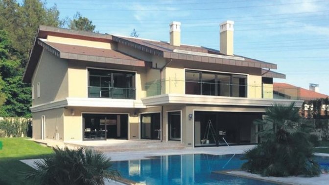 Ajda Pekkan, 6+2 odalı, havuzlu ve bahçeli villasını 144 milyon liraya satıyormuş. Bir ev bu kadar eder mi?