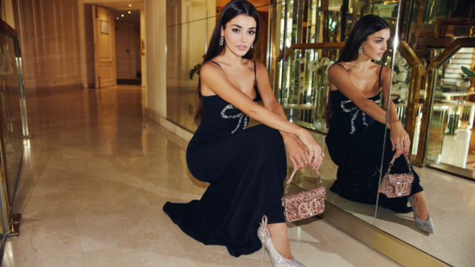 Hande Erçel'in Cannes'da giydiği siyah kombin toplamda 881 bin TL. Sizin en pahalı kombininiz ne kadar tutuyor?