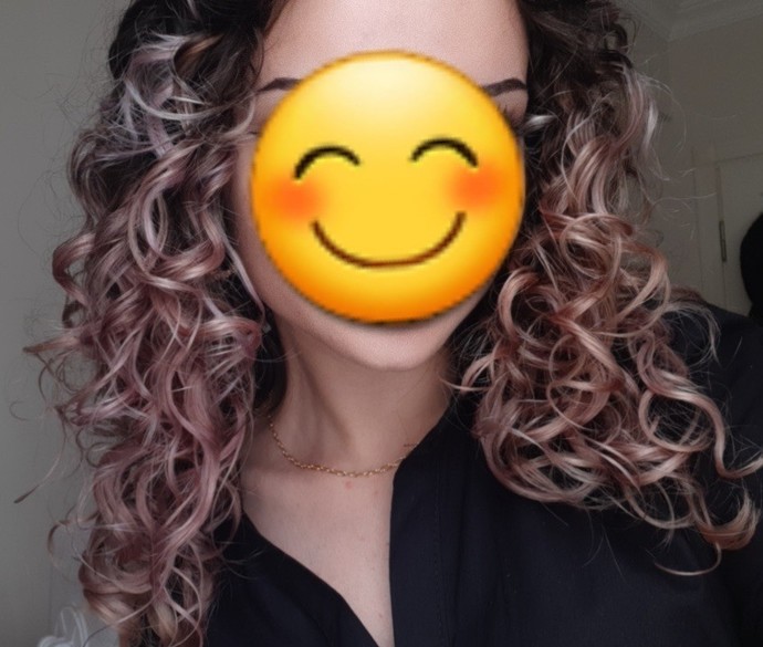 Kıvırcık saçlıyım, sizce saçımı ne renk boyatsam?