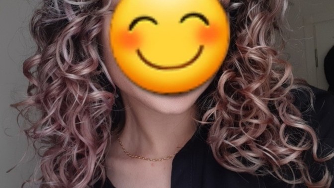 Kıvırcık saçlıyım, sizce saçımı ne renk boyatsam?